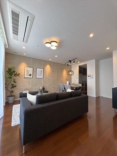 LDK 約15.1帖/洋室 約5.3帖