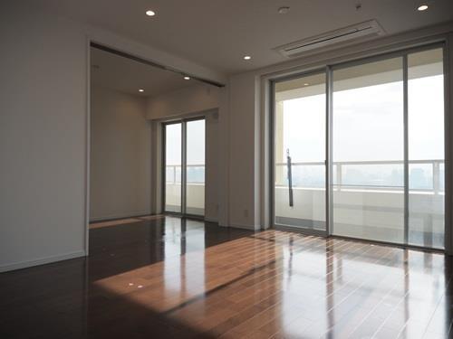 LDK 約15.1帖/洋室 約5.3帖