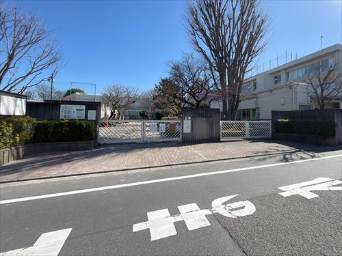 練馬区立北原小学校 240m