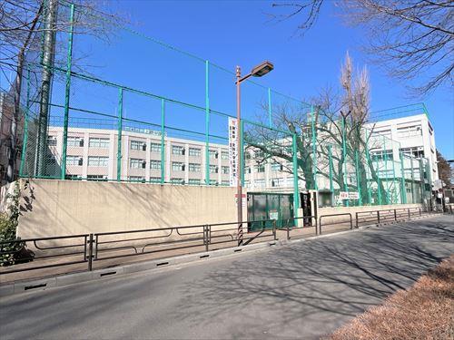 台東区立上野中学校 640ｍ