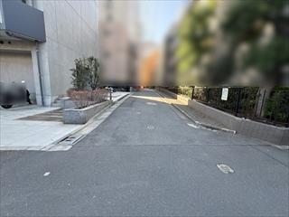 西側前面道路