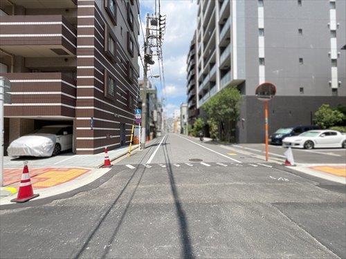 東側前面道路