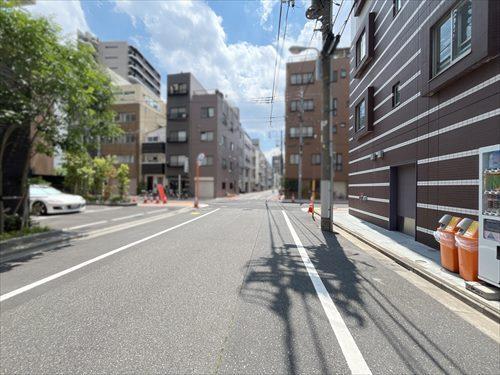 東側前面道路