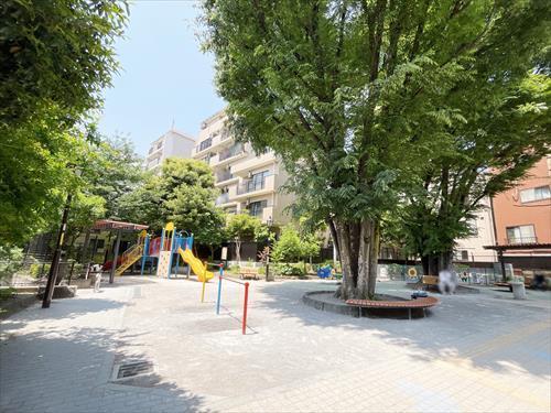 谷中清水町公園(160m)
