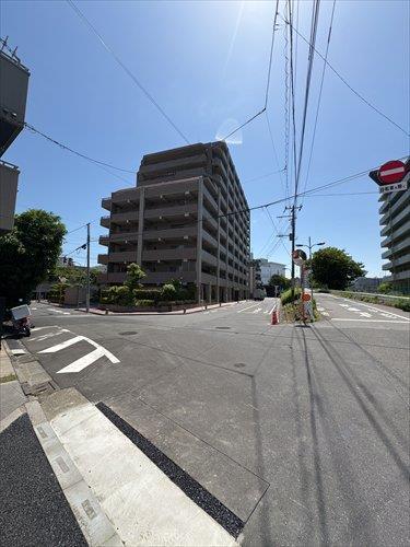 南東側道路（2026年5月撮影）