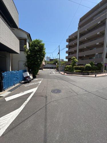 南東側道路（2026年5月撮影）