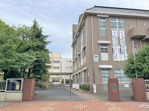 足立区立第十一中学校 620ｍ