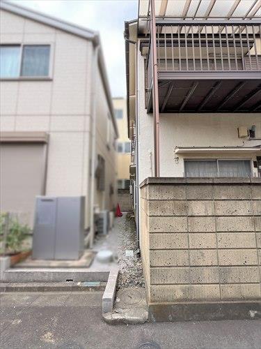 隣地隣接状況（左手）