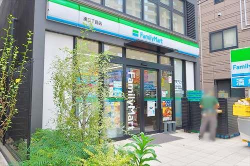 ファミリーマート湊二丁目店まで180m