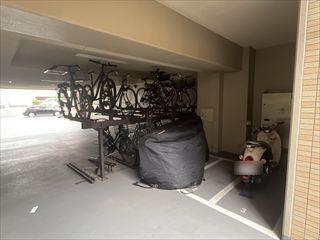 バイク置き場(2026年6月撮影)