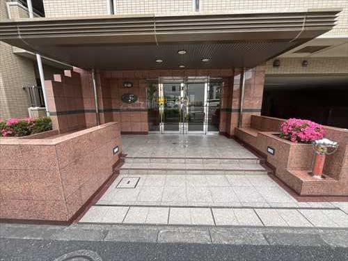 マンション入口(2026年6月撮影)