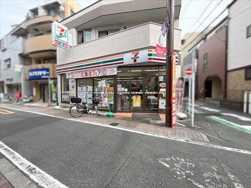 セブンイレブン荒川おぐぎんざ店70m