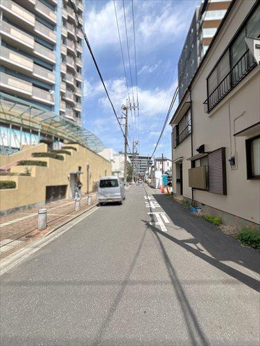 前面道路（西側）‐2026年4月撮影