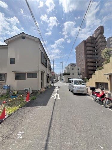 前面道路（西側）‐2026年4月撮影