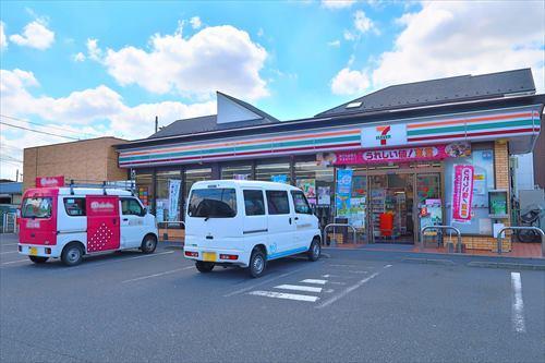 セブンイレブン草加新里下町店まで130m