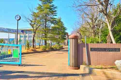 越谷市立西中学校まで1010m