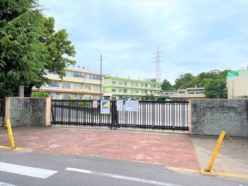 川口市立新郷小学校まで560m