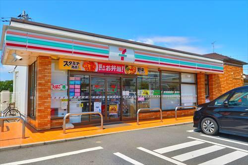 セブンイレブン鴻巣市役所前店まで400m