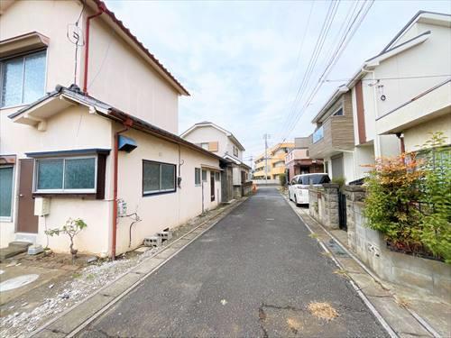 南側【現地前面道路2025年3月撮影