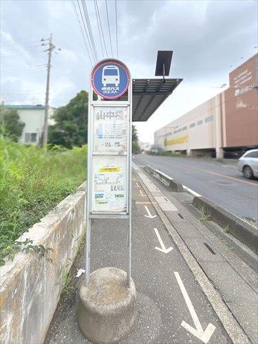 最寄りのバス停「山中橋」まで徒歩4分