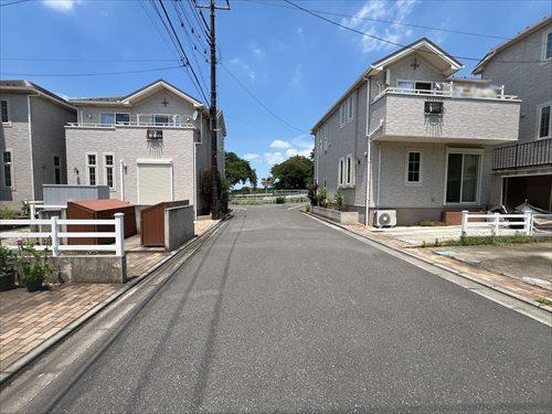 東側前面道路
