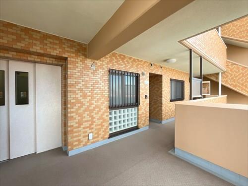 共用廊下+専有部玄関外側