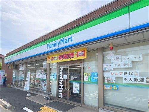 ファミリーマートまで310m