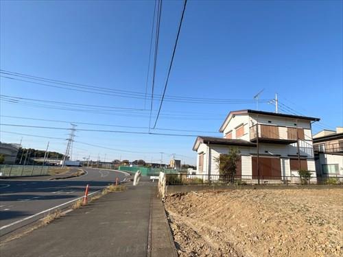 南西側前面道路(2025年11月撮影)