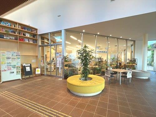 桶川市立坂田図書館‐1320m