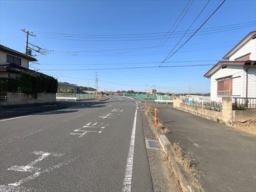 南西側前面道路(2025年11月撮影)