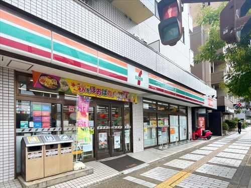 セブンイレブン浦和常盤5丁目まで400m