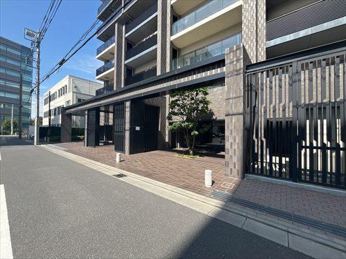 エントランス・前面道路