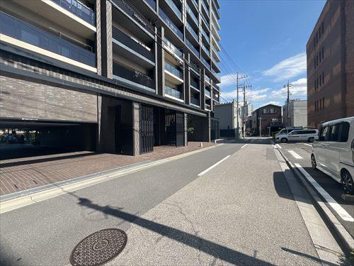 エントランス・前面道路