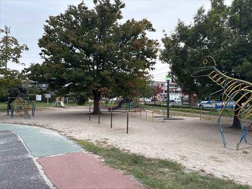 七左第四公園まで800ｍ