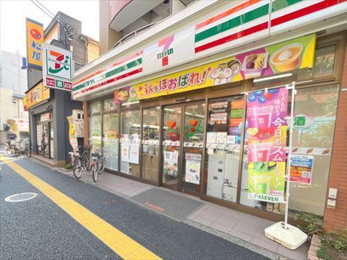 セブンイレブン杉並高井戸駅前まで340m