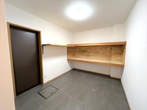 1F‐サービスルーム約6.8帖