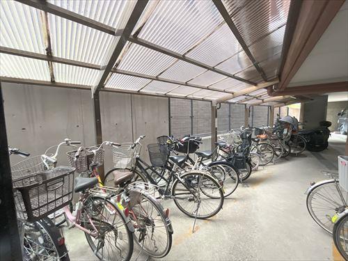 自転車置き場_2025年10月撮影