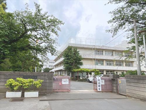 川口市立西中学校 1330m