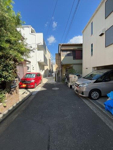 前面通路及び道路（本地は道路に未接道）