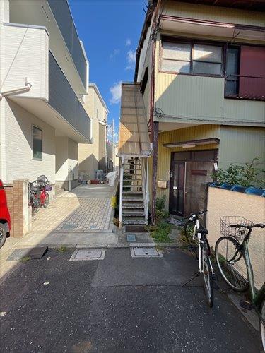 前面通路及び道路（本地は道路に未接道）