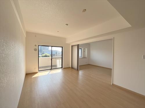 リビングダイニング+洋室(約6帖)