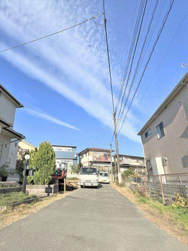 南東側前面道路‐2025年11月撮影