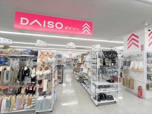 ダイソーコモディイイダ蕨店‐810m