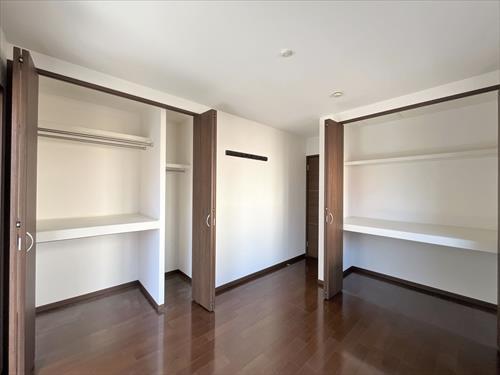 1階洋室（約5.8帖）‐収納