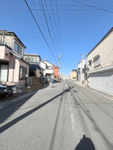 西側前面道路（2026年2月撮影）