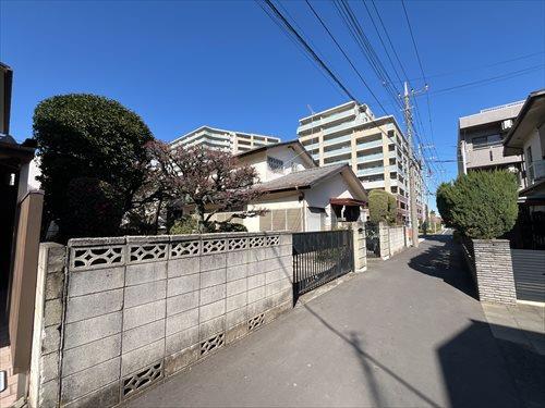 前面道路を含む現地