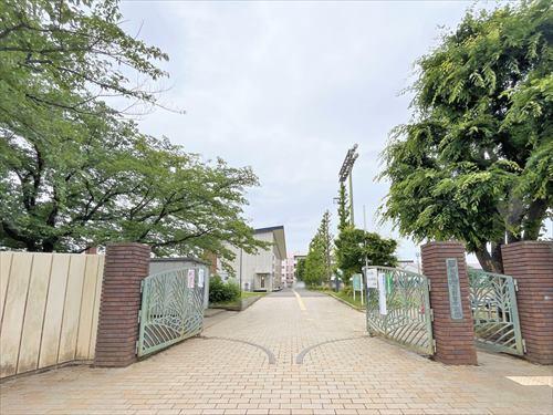 戸田市立新曽中学校-1240m