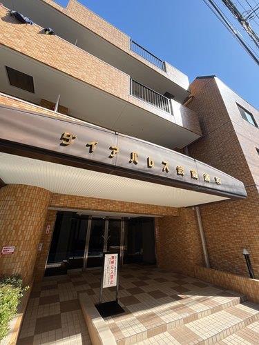 正面エントランス