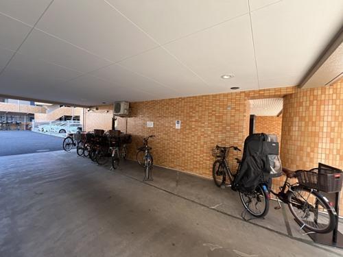 駐輪場(2)