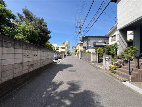 前面道路(2026年4月撮影)